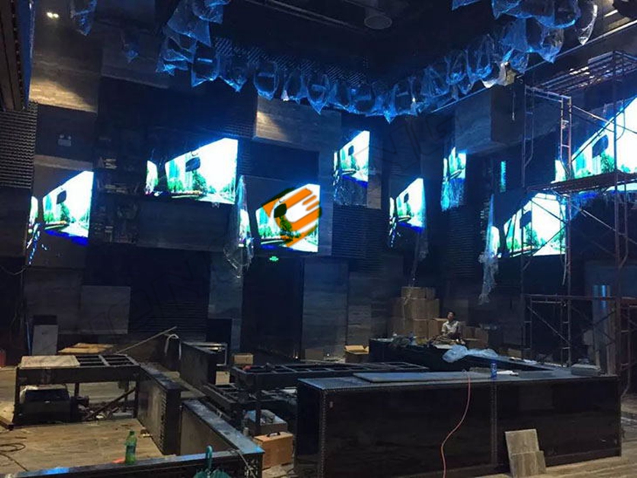 海口市苏荷酒吧LED P3.91透明屏项目